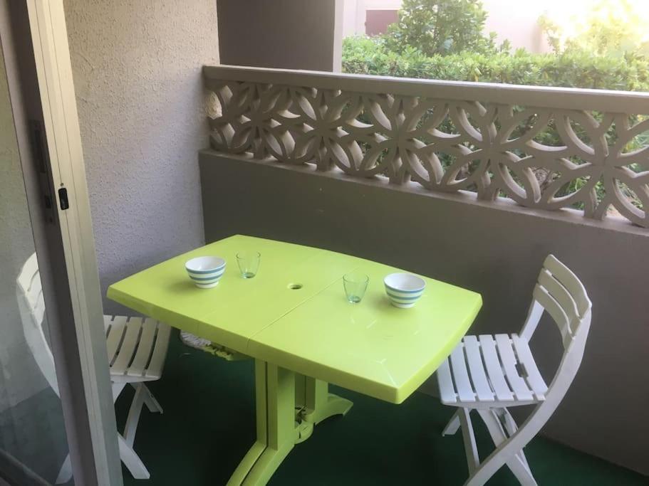 Pour 2 Personnes, Piscine, Sur Port Appartement