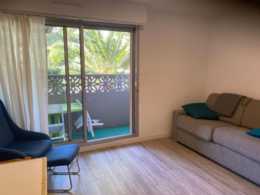 Pour 2 Personnes, Piscine, Sur Port